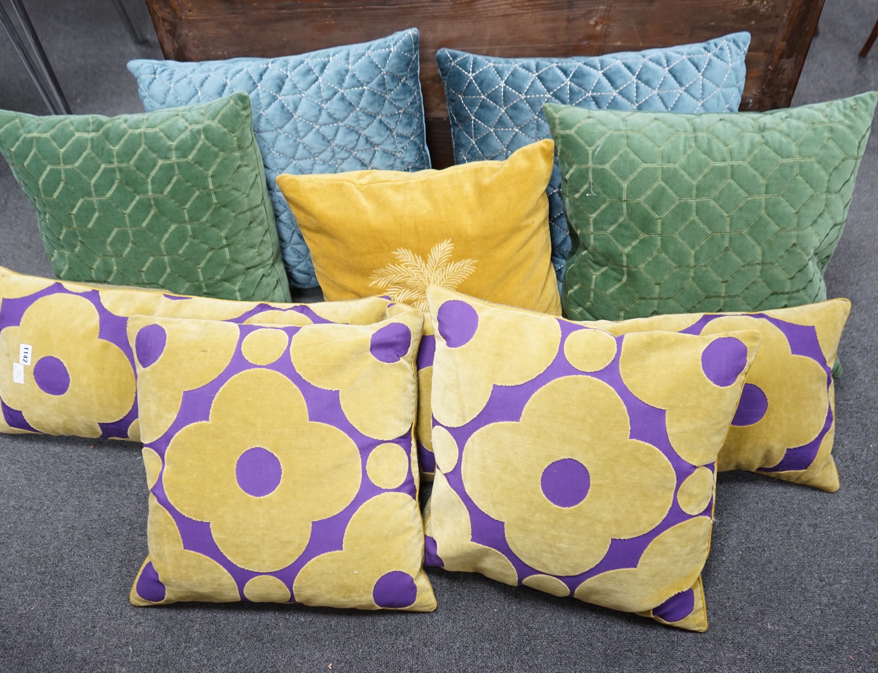 Ten assorted cushions